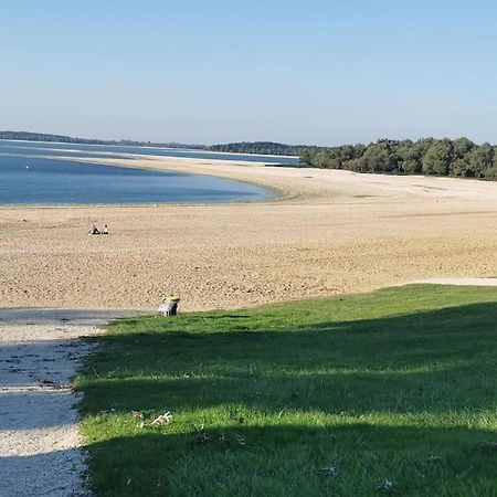 La Villa Du Lac A Mesnil Saint Pere Kültér fotó